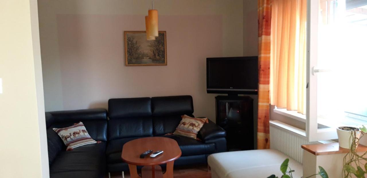 Ildi Apartman 기에네스디아스 외부 사진